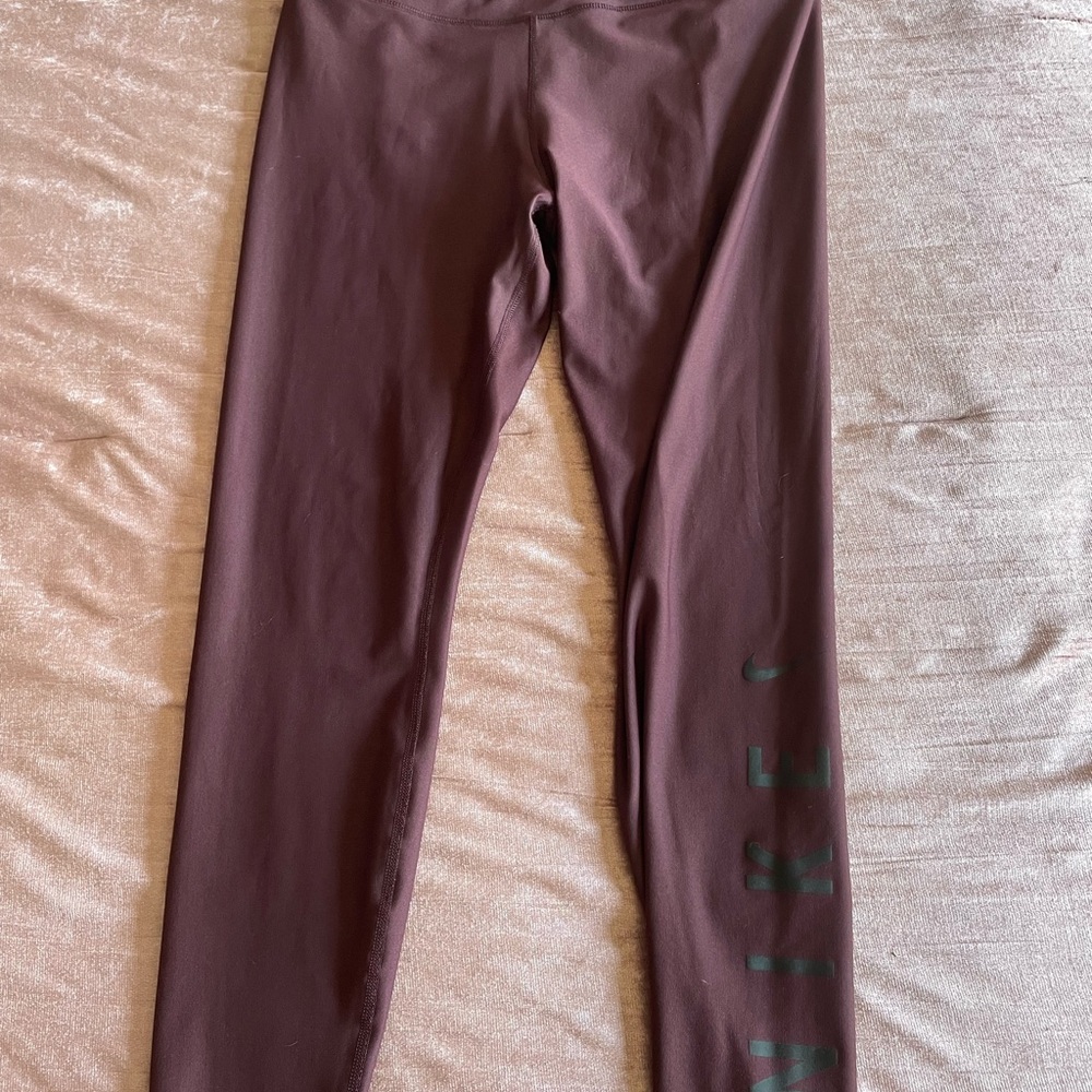 Size large maroon Nike leggings